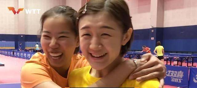 什么乒猜成语_有爱!国乒世界第一与顾玉婷一起玩游戏,姐妹俩猜成语欢乐多